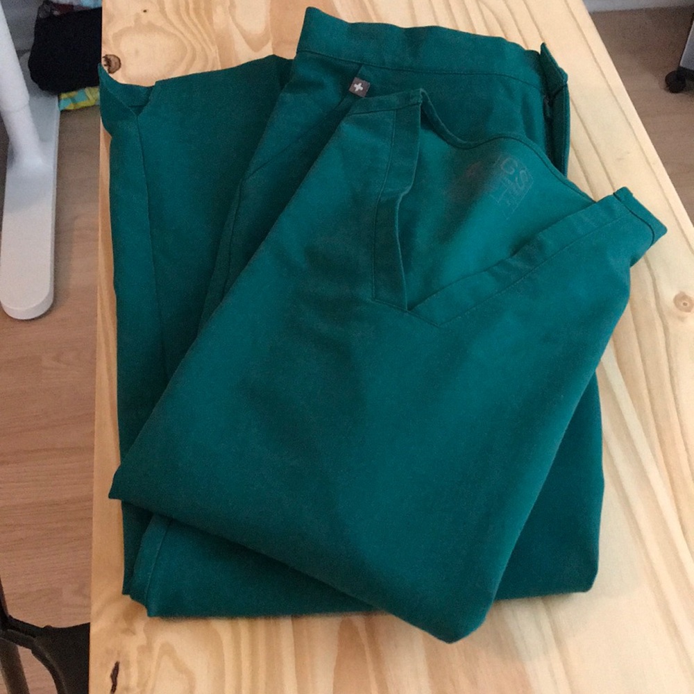 Medium Hunter Green Figs Scrub Set